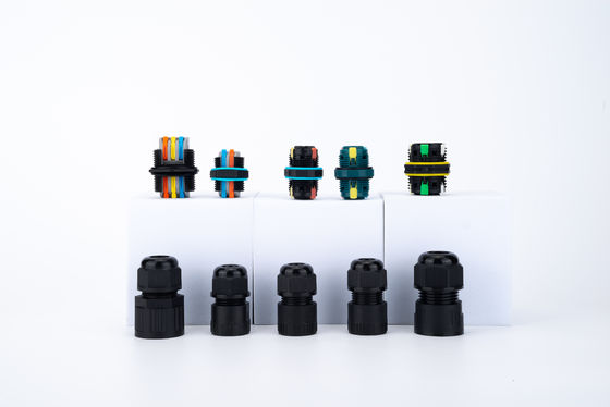 اتصال دهنده کابل سیم 32A 250VAC IP68 ضد آب 2 طرفه 6-12mm DIA