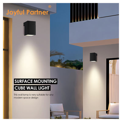 چراغ دیواری در فضای باز LED مربع 8W DC 24v گرم سفید SMD LED Casting Aluminum Housing Multifunction زاویه پرت