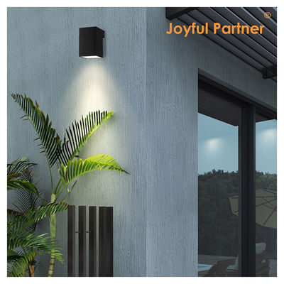 چراغ دیواری در فضای باز LED مربع 8W DC 24v گرم سفید SMD LED Casting Aluminum Housing Multifunction زاویه پرت